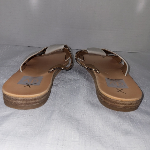 Dolce Vita DV Lima Slides Sandals from Buckle Womens Sz 6 Medium Taupe Vegan NWT - Picture 7 of 13